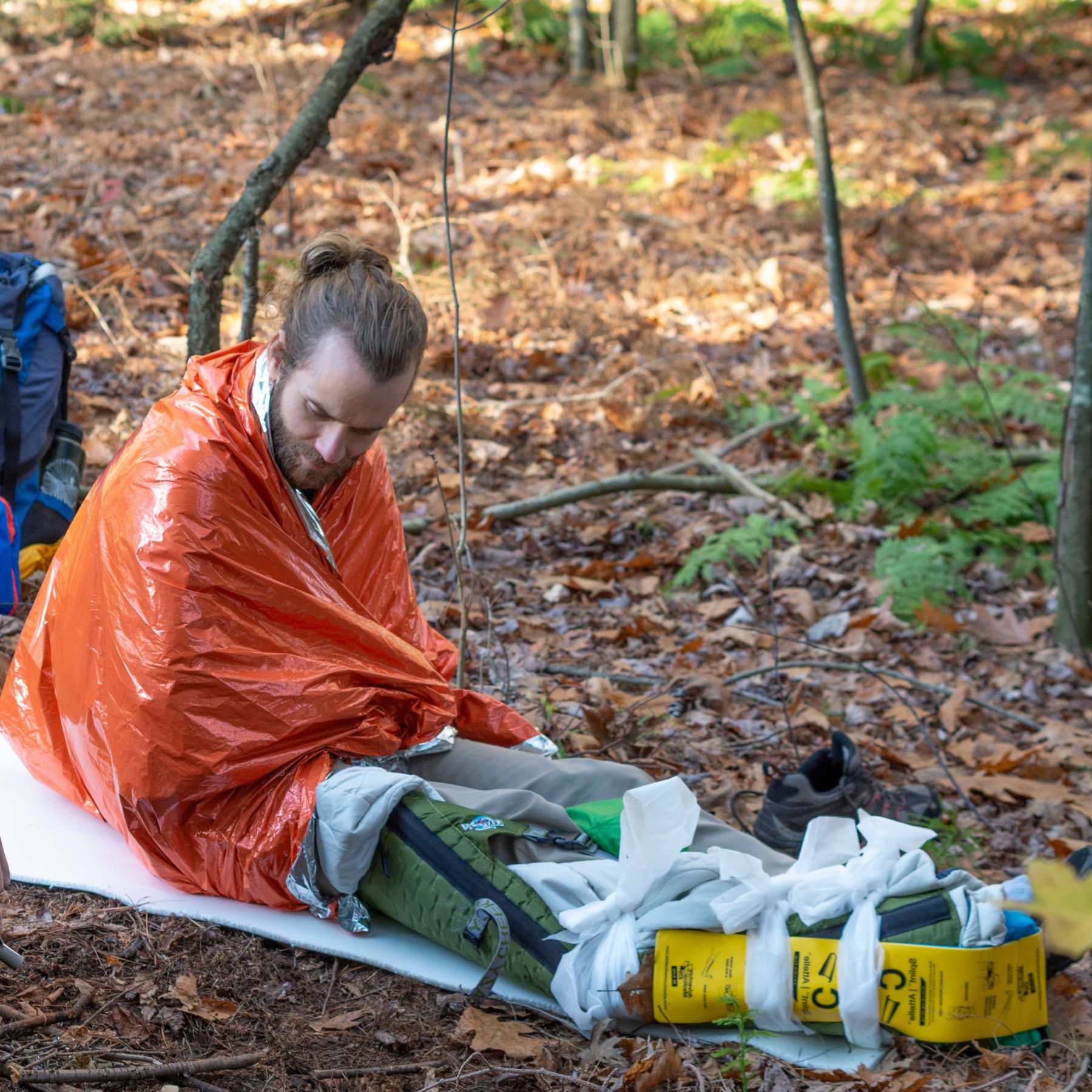 Emergency cheap blanket tent